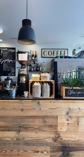 Opinii despre Kaly Café & Bar în Ollon - Gastronomie und Hotellerie