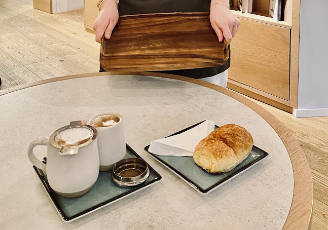 Opinii despre Madeleine - Café, Livres & Co în Lausanne - Gastronomie und Hotellerie