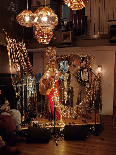 Galerie Boutique Bar - Gastronomie und Hotellerie