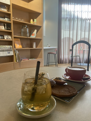 Comentarii opinii despre Madeleine - Café, Livres & Co