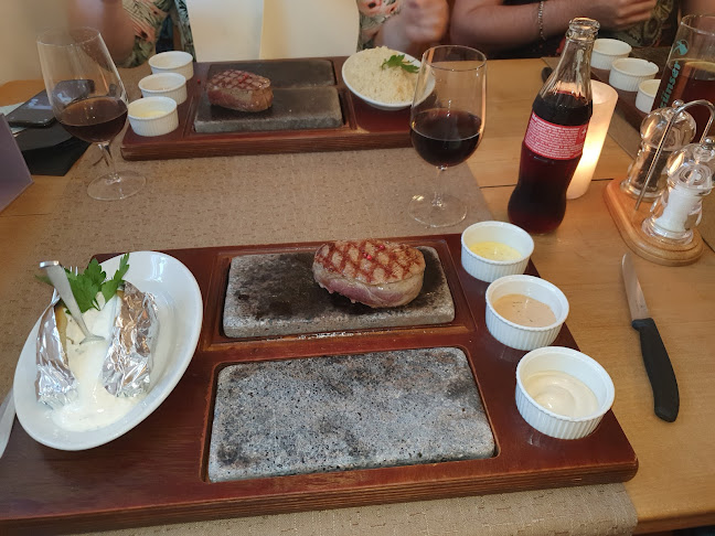 Acht 3 null 3 - Gastronomie und Hotellerie