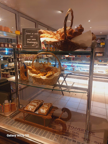 Opinii despre Boulangerie Pâtisserie Chez Tinet O. Pierrehumbert în Saint-Aubin-Sauges - Gastronomie und Hotellerie