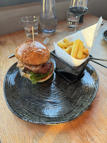 Comentarii opinii despre Atticum