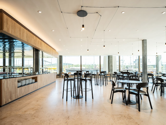 CUBE Restaurant & Lounge