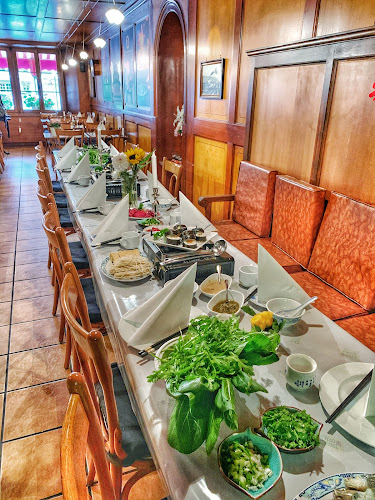 China Restaurant Puce