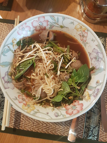 Opinii despre Thung Thong Thai Restaurant KLG în Solothurn - Gastronomie und Hotellerie