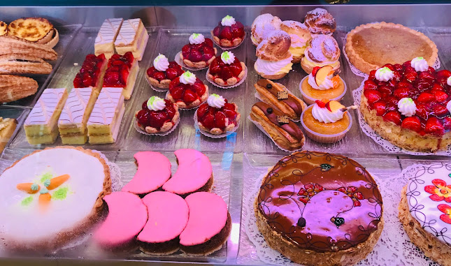 Opinii despre Bakery - Tea-Room Les Arcades Sàrl în Charmey - Gastronomie und Hotellerie