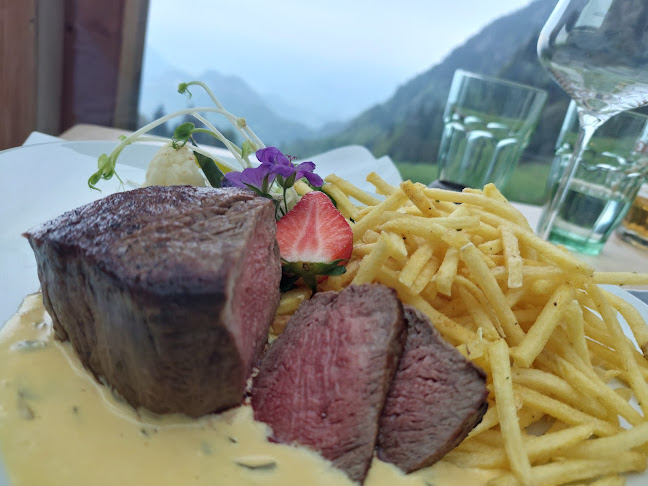 Opinii despre Bergwirtschaft zur Alpgschwänd în Sarnen - Gastronomie und Hotellerie