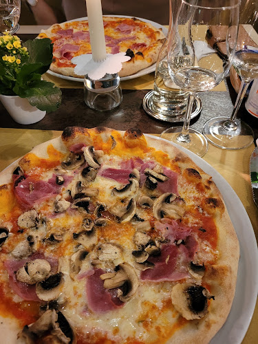 Comentarii opinii despre La Taverna