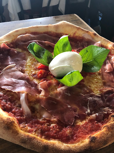 Opinii despre Pizzeria Calabria Dai 3 Fratelli Scalea în Geneva - Gastronomie und Hotellerie