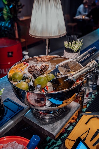 Opinii despre RAUM 84 - Karaoke - Bar - Ping Pong - Beer Pong - Partylocation în Zürich - Gastronomie und Hotellerie