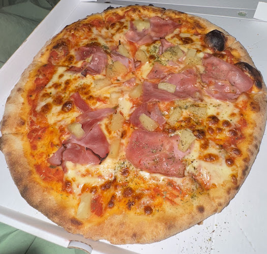 Holzofen Pizzeria Bella Pizza & Pizza Lieferdienst