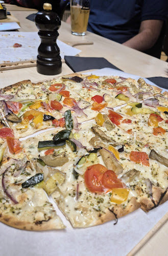 Comentarii opinii despre Erupt Lounge