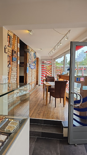 Sandwich, Pasticceria,Cucina Italiana, Caffetteria.