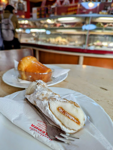 Comentarii opinii despre Konditorei Caredda