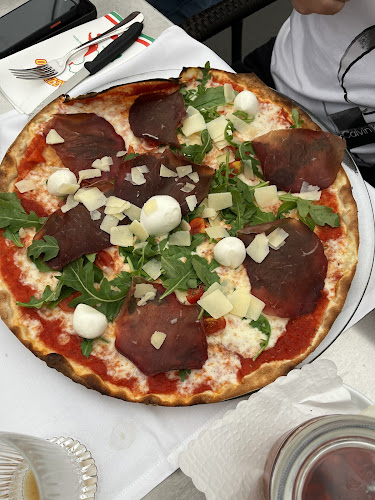 Opinii despre Azzurro în Zürich - Gastronomie und Hotellerie