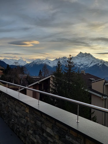 Opinii despre Kaly Café & Bar în Ollon - Gastronomie und Hotellerie