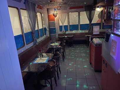 Metro Bar Latino , Castillo Vernucci Dolores