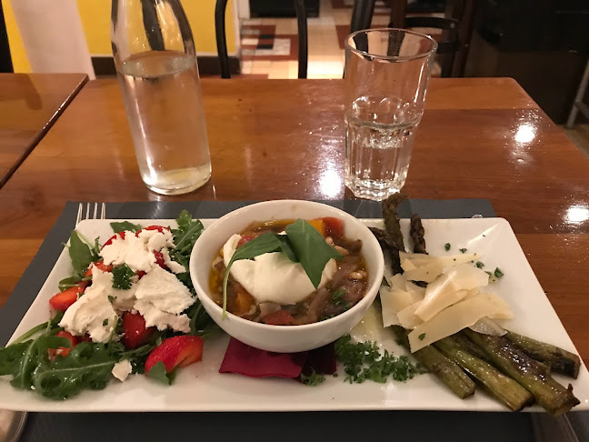 Opinii despre Café du Tessin în Carouge - Gastronomie und Hotellerie