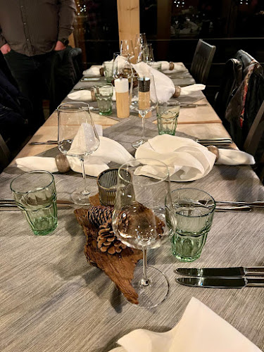 Opinii despre Bergwirtschaft zur Alpgschwänd în Sarnen - Gastronomie und Hotellerie