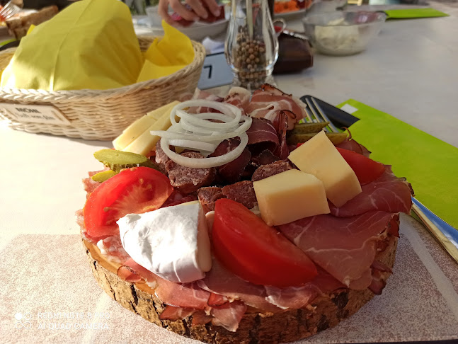 Opinii despre Bäsebeiz Chopfholz în Hinwil - Gastronomie und Hotellerie