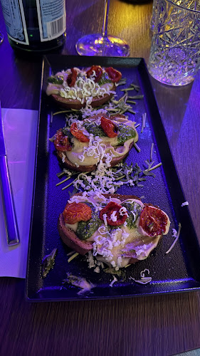 LEO Restaurant & Bar