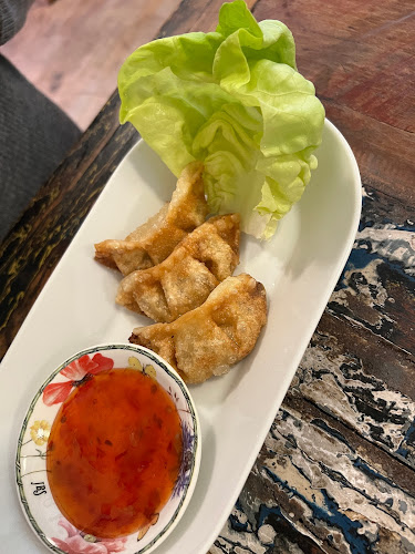 Comentarii opinii despre Mandalay Thu ( မန္တလေးသူ ) ( Haung Asian)