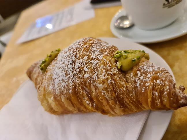 Angolo Dolce • Caffé-Bar • Pasticceria • Gelateria • Ristorante