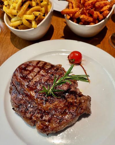 Comentarii opinii despre Simon's Steakhouse Grill & Restaurant & Bar