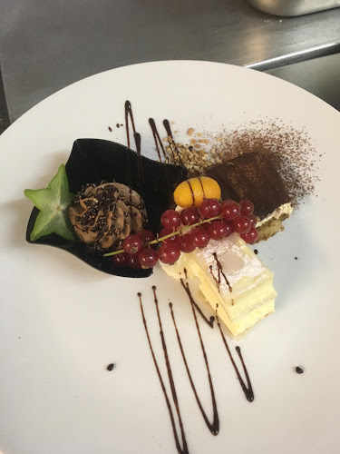 Opinii despre Hotel Restaurant Pizzeria Schützenhaus în Uznach - Gastronomie und Hotellerie