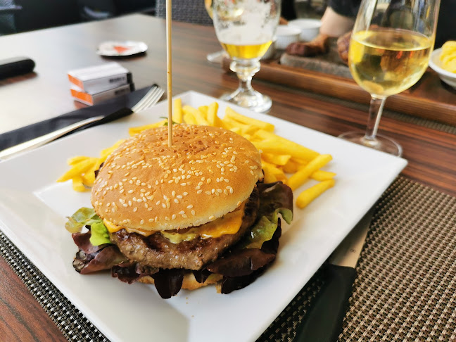 Comentarii opinii despre Acht 3 null 3