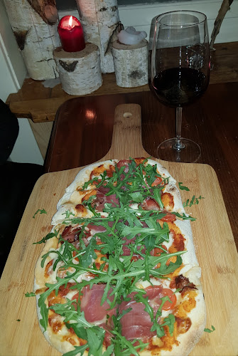 Comentarii opinii despre NUTS koffi l bar l cigar lounge