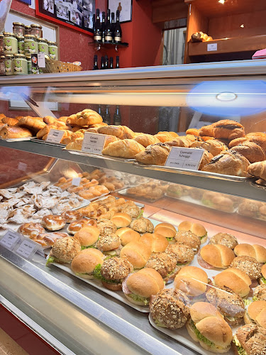 Opinii despre Konditorei Caredda în Zürich - Gastronomie und Hotellerie