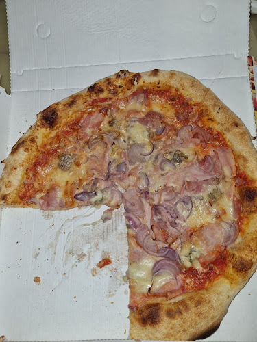 Opinii despre Pizza 'la Piazza' Sagl în Locarno - Gastronomie und Hotellerie