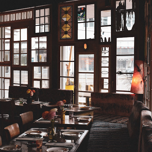 Moudi Bar & Restaurant