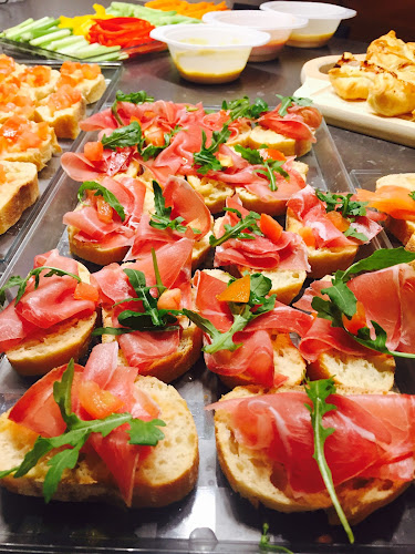 Opinii despre Un monde de saveurs în Gland - Gastronomie und Hotellerie