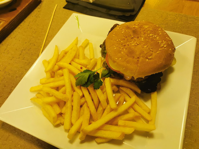 Comentarii opinii despre Acht 3 null 3