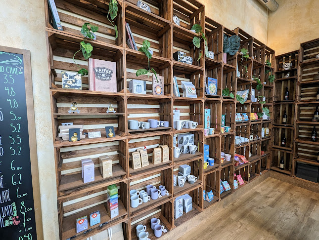 Vegbox, Cake, Sandwich, Coffee