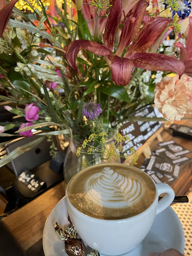 Opinii despre Alpineum Kaffeehaus°Bar în Luzern - Gastronomie und Hotellerie