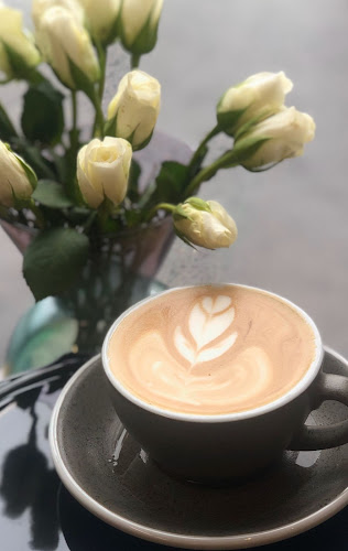 Vegbox, Cake, Sandwich, Coffee