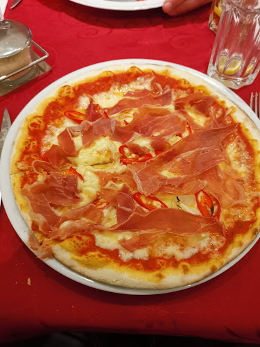 Opinii despre Café Restaurant Treff în Bern - Gastronomie und Hotellerie