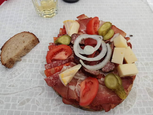 Opinii despre Bäsebeiz Chopfholz în Hinwil - Gastronomie und Hotellerie