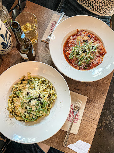 Comentarii opinii despre PASTARAZZI Hirschengraben