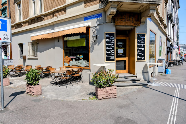 Opinii despre DejaVu Café-Bar in Basel în Basel - Gastronomie und Hotellerie