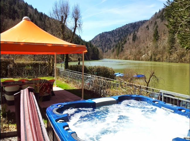 Opinii despre Le Caprice Buvette à Maison-Monsieur în La Chaux-de-Fonds - Gastronomie und Hotellerie