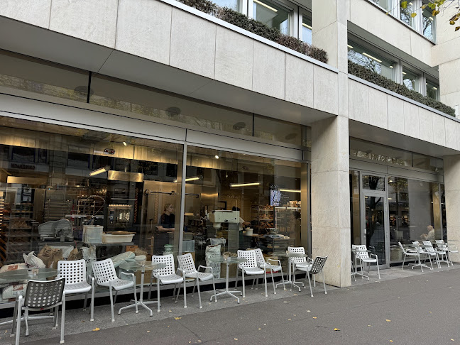 Comentarii opinii despre John Baker Bahnhofstrasse