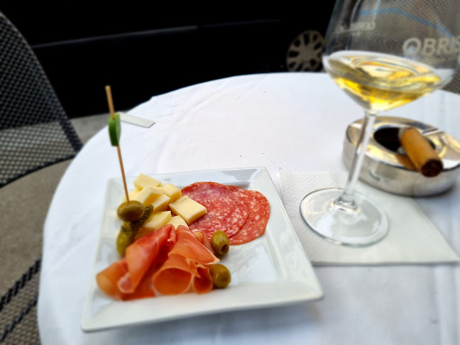 THE MIXT bar bistro lounge