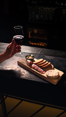 Comentarii opinii despre Crapule Club