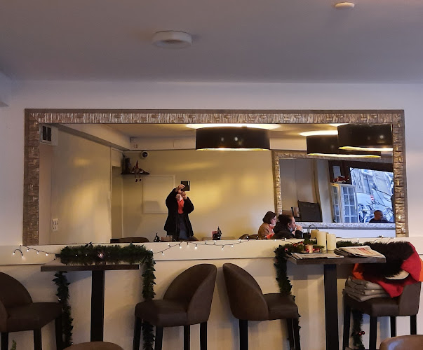 Restaurant Delifrance, Mme Petrus Camelia - Gastronomie und Hotellerie