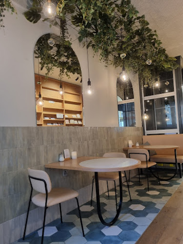 Opinii despre Madeleine - Café, Livres & Co în Lausanne - Gastronomie und Hotellerie